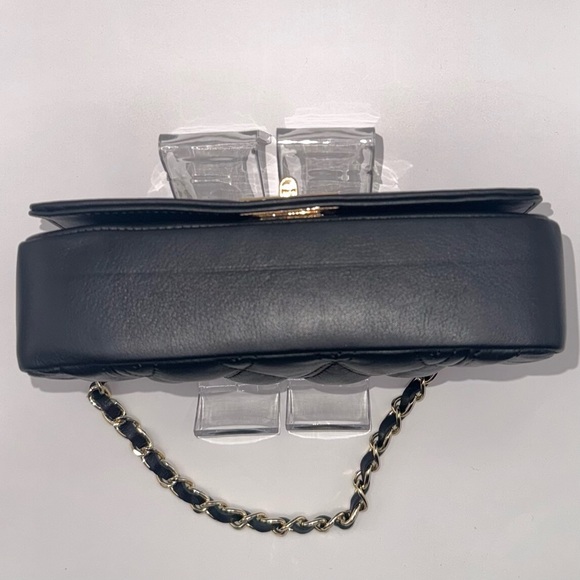 VALENTINO BY MARIO VALENTINO
Beatriz Black Leather Shoulder Bag
NWT - Picture 6 of 7